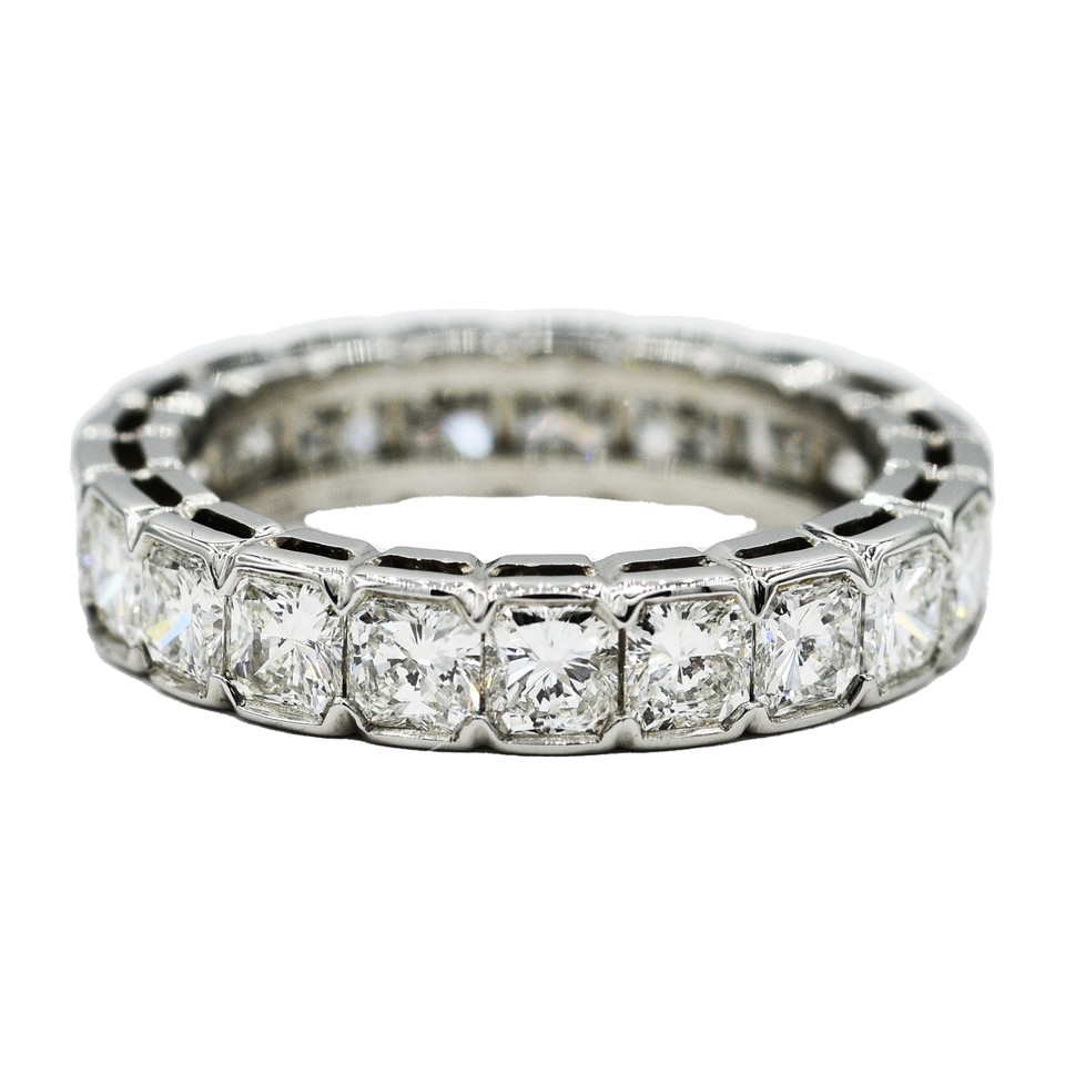 Semi-Bezel-Set Eternity Band
3.12ctw Dias
Platinum