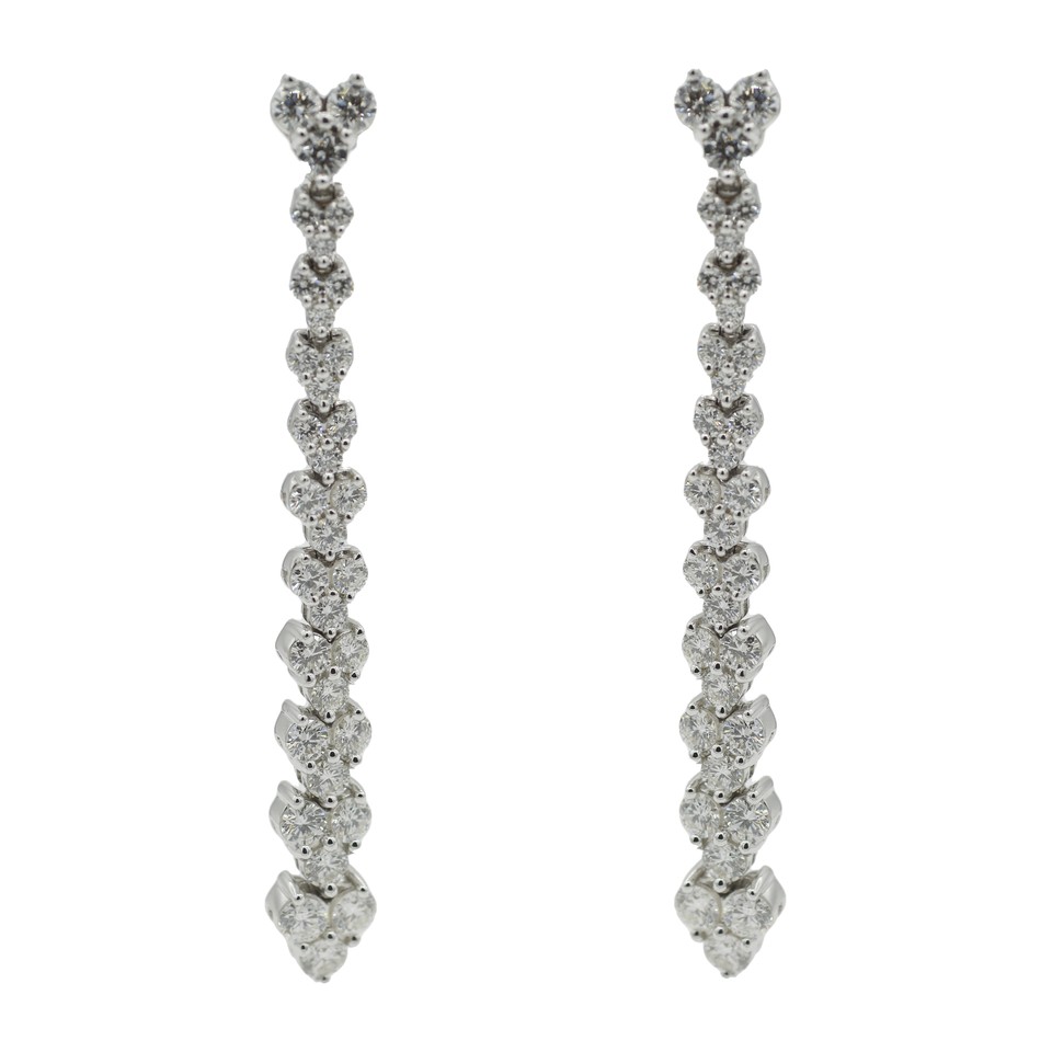 Chevron Pattern Graduated
Earrings
6.90ctw Dias
18K White Gold
