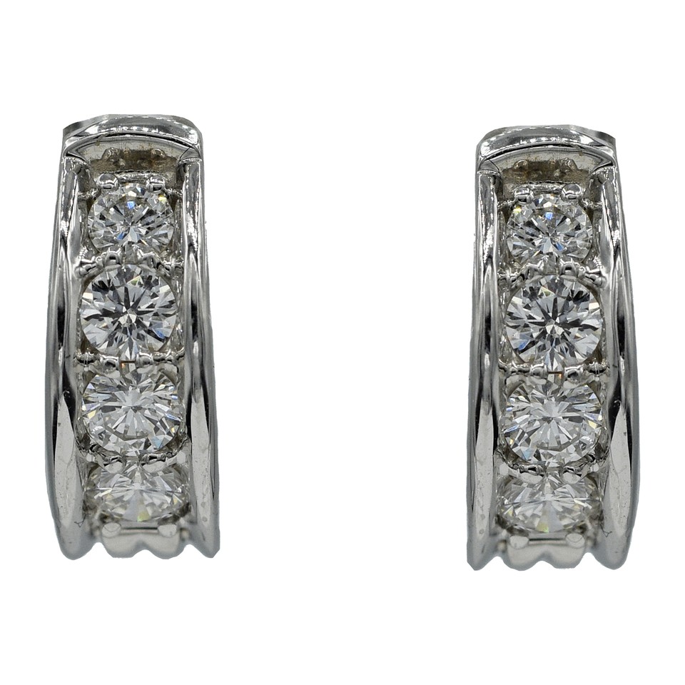Diamond Huggies
0.92ctw Dias
18K White Gold