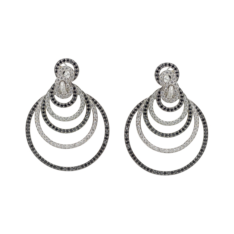5-Row Black + White Diamond
Earrings
18K White Gold