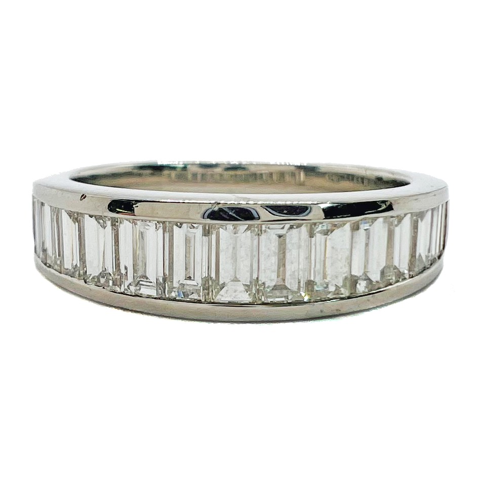 Channel-Set Baguette Diamond
Band
1.33ctw Dias
Platinum