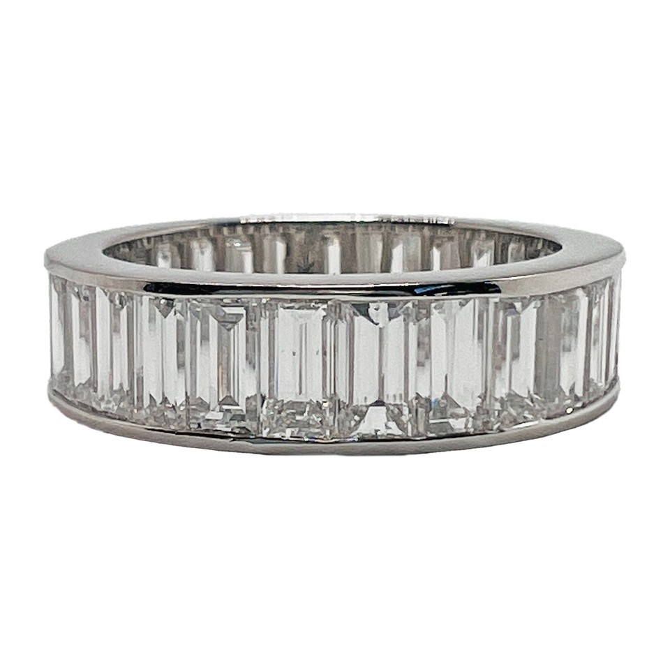 Emerald Cut Eternity Band
5.45ctw Dias
Platinum
