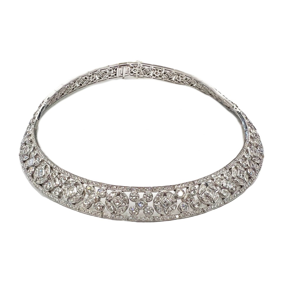 Mixed-Shape Geometric
Necklace
36.30ctw Dias
18K White Gold