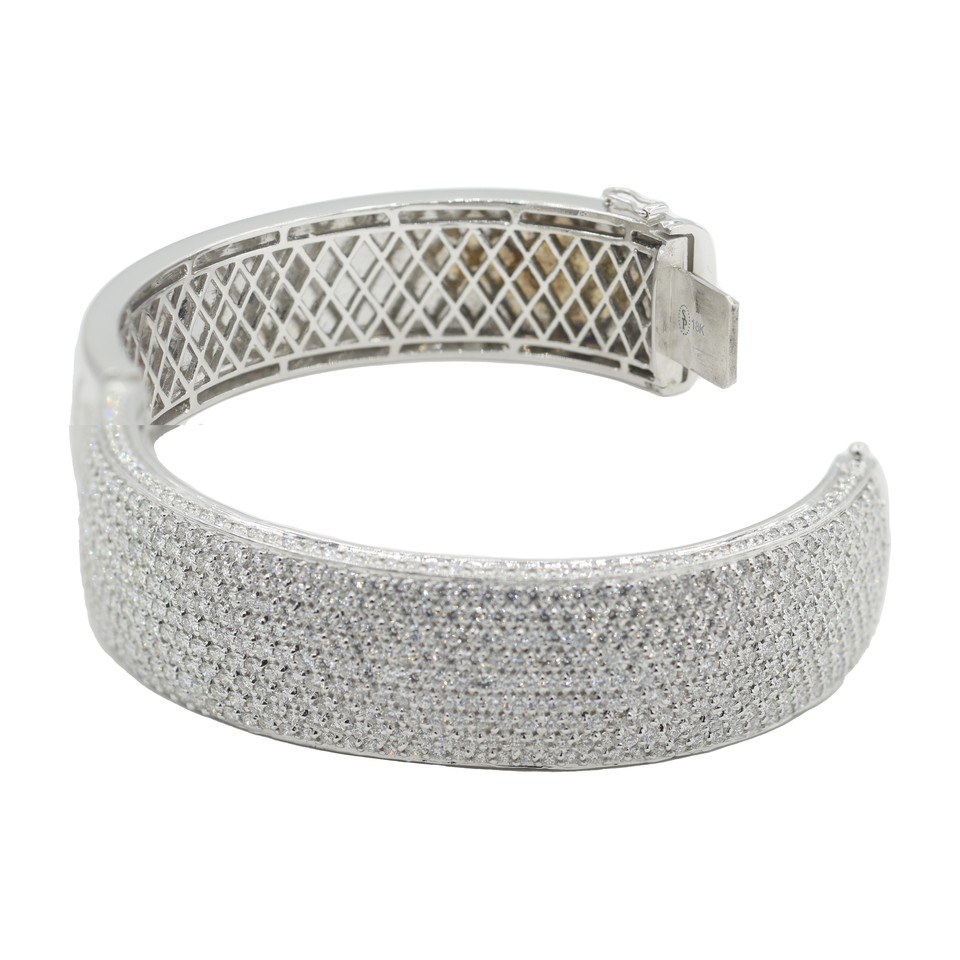 Wide 9-Row Pave Diamond
Bangle Bracelet
8.58ctw Dias
18K White Gold